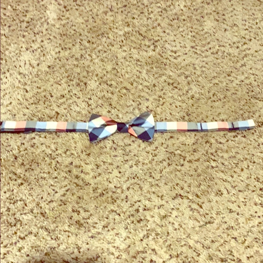 Tommy Hilfiger bow tie